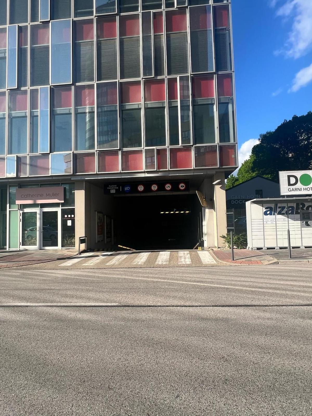 Garni Hotel DOCK Bratislava Exteriör bild